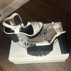 NWOT Steve Madden “Traviss” Platform Sandel, Open Toe, size 6 w/ original box.